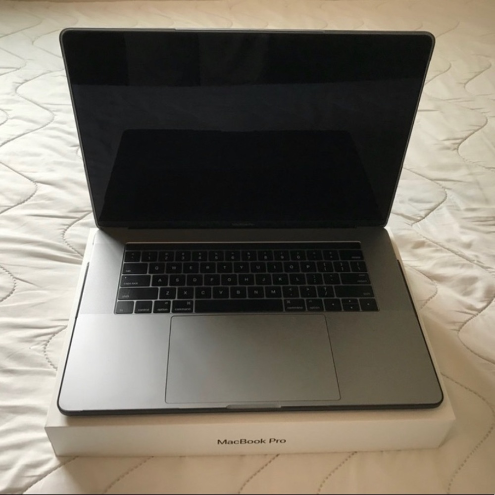 15-inch MacBook Pro 2016 LCD Comp Works Perfectly & is Fast. Display not working